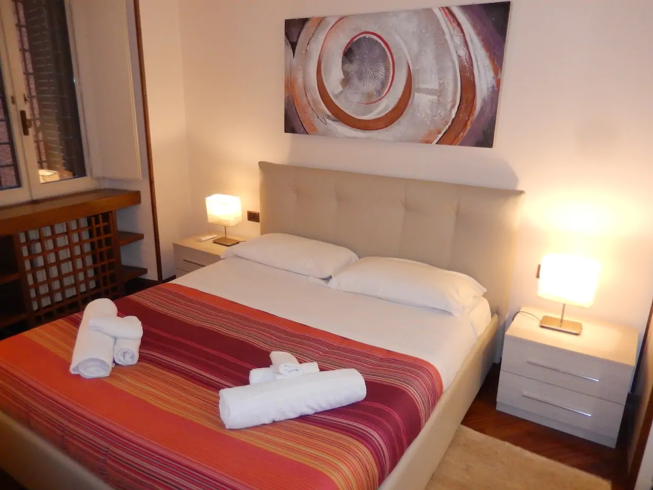 1 stanza vista da porta